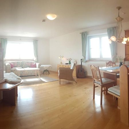 Wunderschoene Ferienwohnung Mit Seeblick Zell am Moos Exterior photo