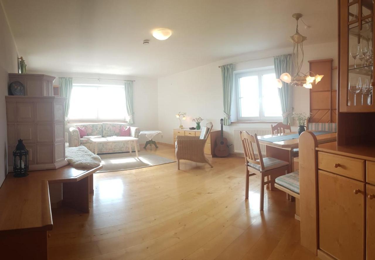Wunderschoene Ferienwohnung Mit Seeblick Zell am Moos Exterior photo