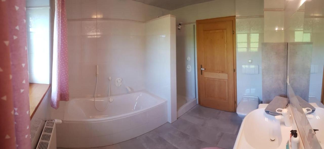 Wunderschoene Ferienwohnung Mit Seeblick Zell am Moos Exterior photo
